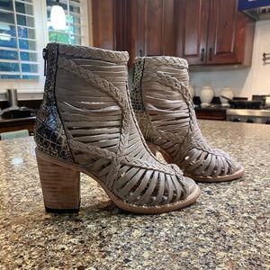 Freebird by Steven - Bella style in Stone - Sz 6
